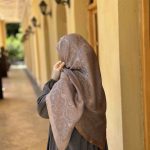 روسری ژاکارد لمه دار گل رز مسی