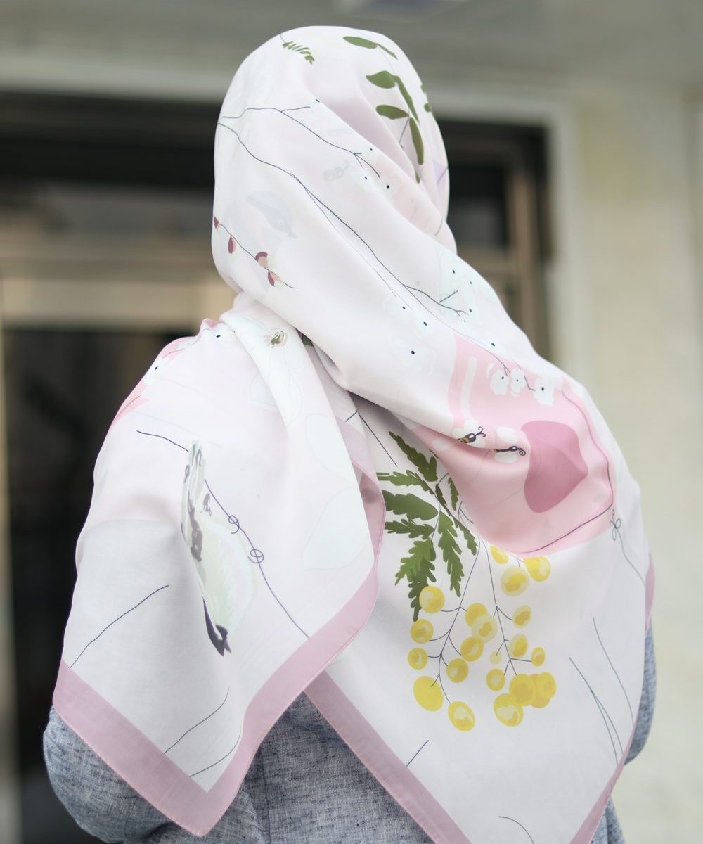 روسری نخی اسکارلت