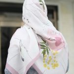 روسری نخی اسکارلت