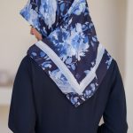 روسری گل گلی تیره