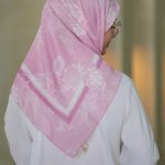 روسری گل گلی روشن