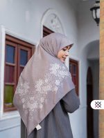 روسری دلارام نقره ای (ساتن ابریشم) - Image 2