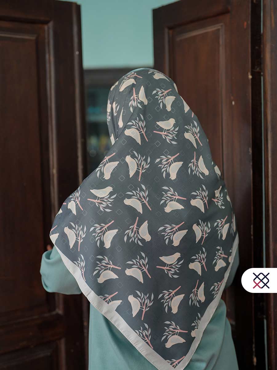 روسری ماه آفرید (نخ رویال)