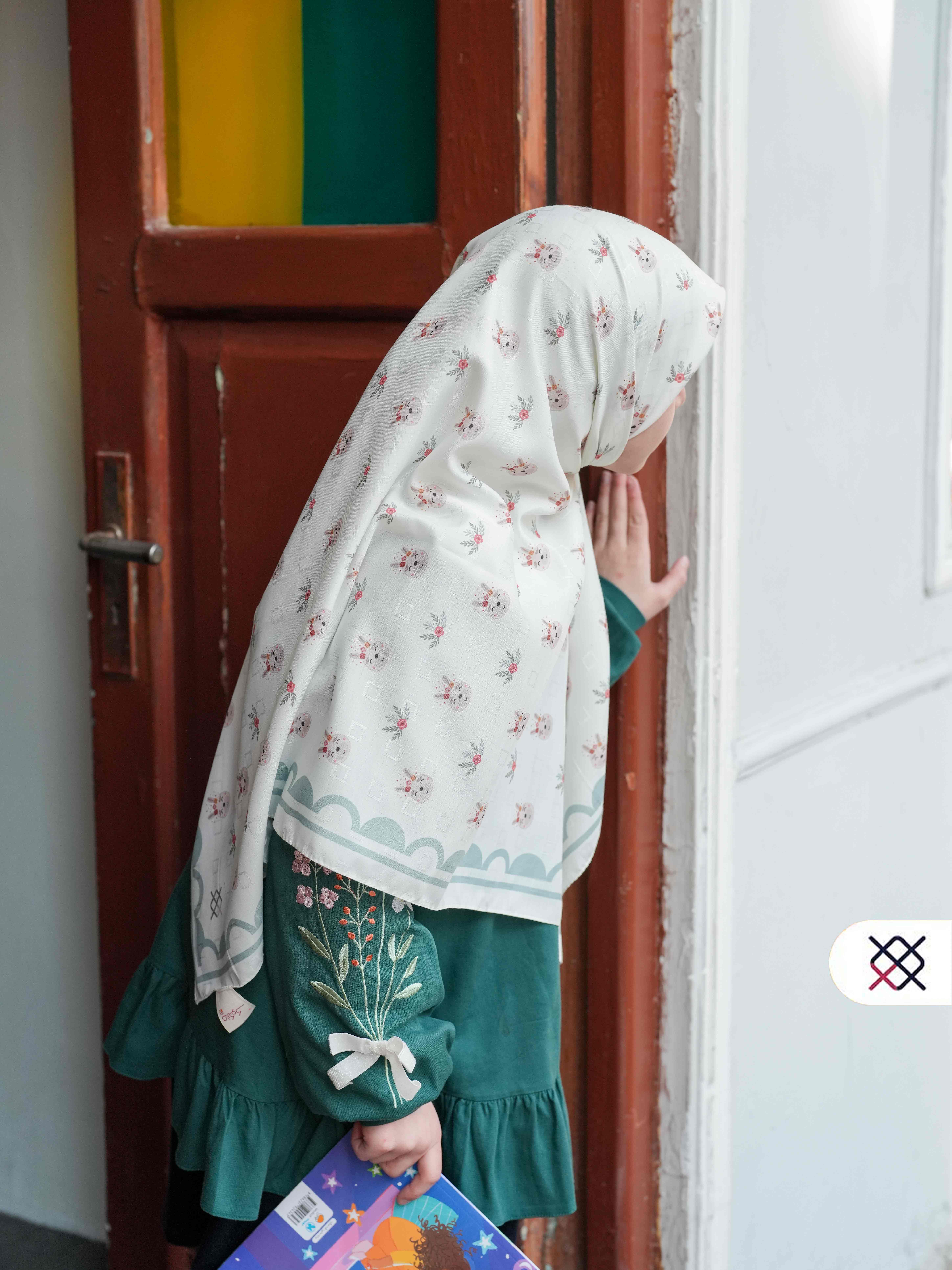 روسری گلنار (نخ رویال)