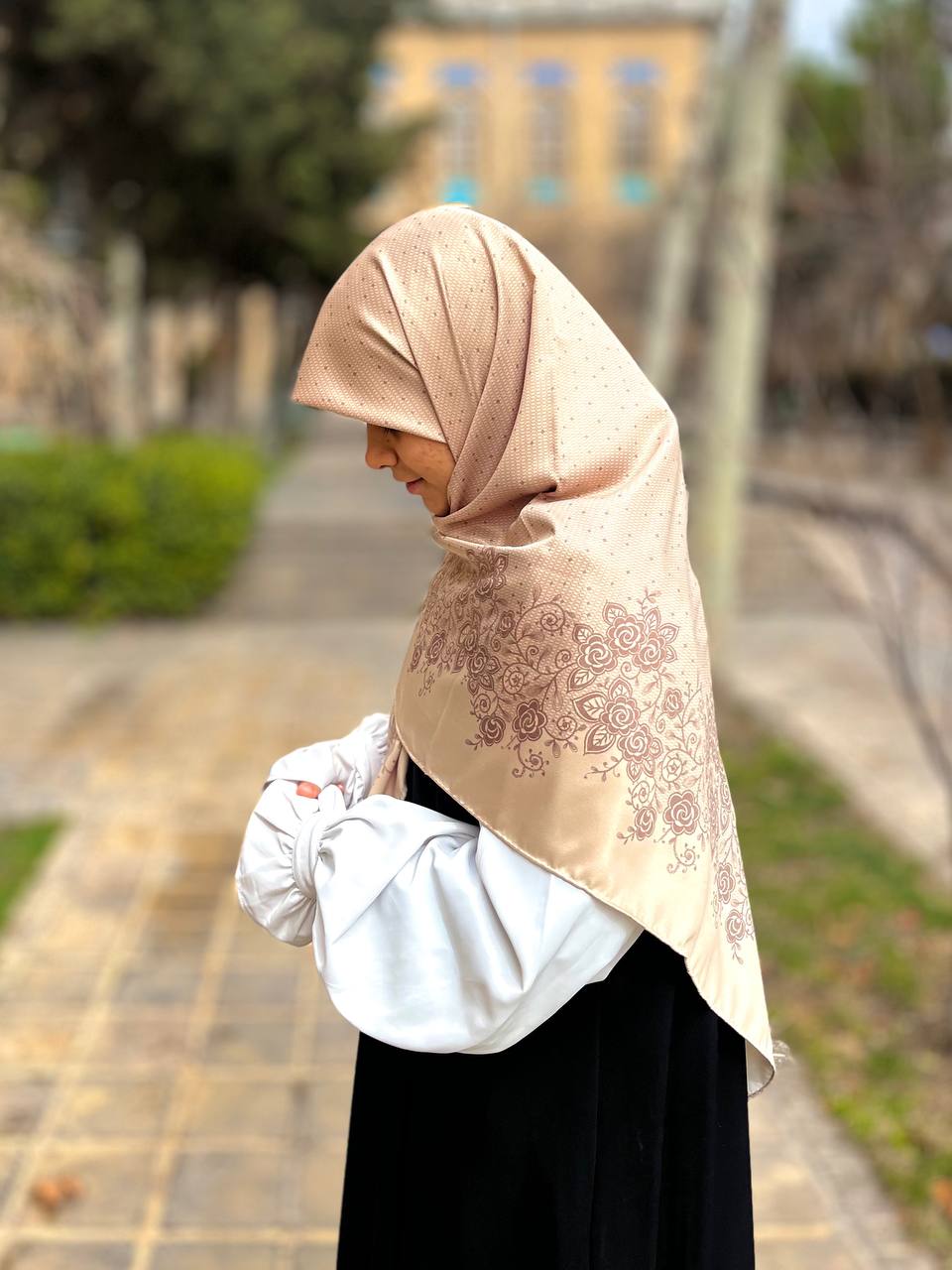 روسری دلارام کرم (ساتن ابریشم)